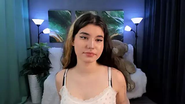 Discover our girls online shows and discover the company of countless livestreamers, with stunning shapes, sex toys and more.