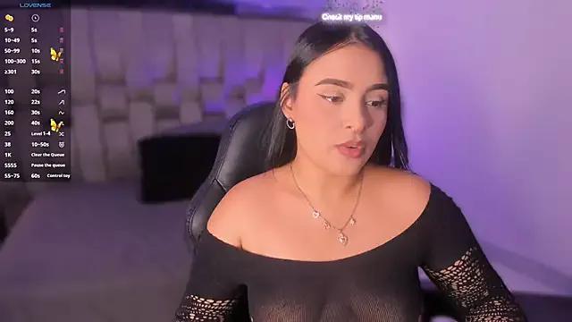 Discover our girls online shows and discover the company of countless livestreamers, with stunning shapes, sex toys and more.