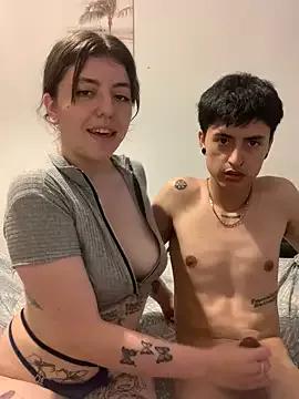 Discover our girls online shows and discover the company of countless livestreamers, with stunning shapes, sex toys and more.