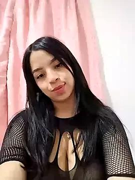 Discover our girls online shows and discover the company of countless livestreamers, with stunning shapes, sex toys and more.