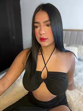 Discover our girls online shows and discover the company of countless livestreamers, with stunning shapes, sex toys and more.