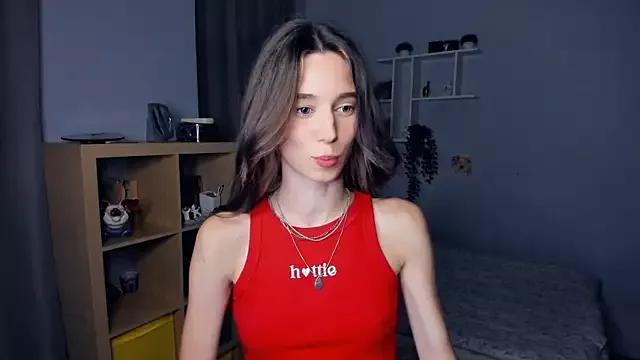 Discover our girls online shows and discover the company of countless livestreamers, with stunning shapes, sex toys and more.