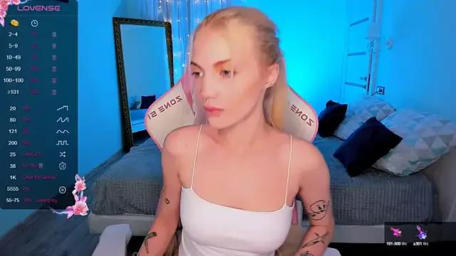 Discover our girls online shows and discover the company of countless livestreamers, with stunning shapes, sex toys and more.
