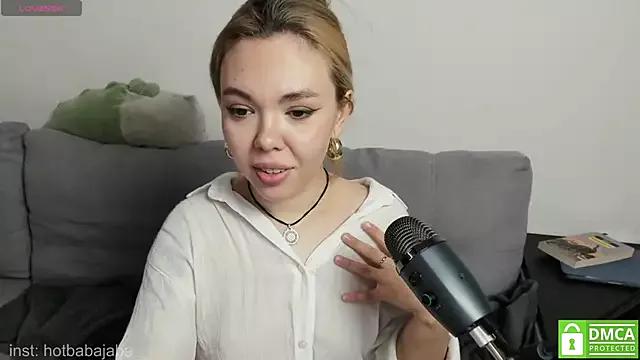 Discover our girls online shows and discover the company of countless livestreamers, with stunning shapes, sex toys and more.