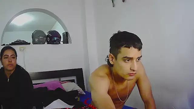 Discover our girls online shows and discover the company of countless livestreamers, with stunning shapes, sex toys and more.