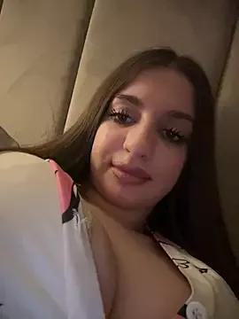 Discover our girls online shows and discover the company of countless livestreamers, with stunning shapes, sex toys and more.