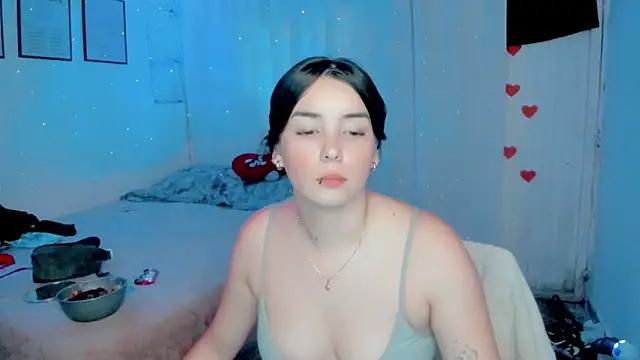 Discover our girls online shows and discover the company of countless livestreamers, with stunning shapes, sex toys and more.