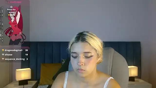 Discover our girls online shows and discover the company of countless livestreamers, with stunning shapes, sex toys and more.