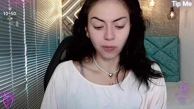 Discover our girls online shows and discover the company of countless livestreamers, with stunning shapes, sex toys and more.