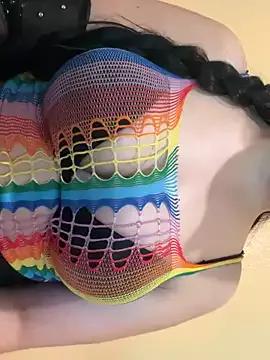 Discover our girls online shows and discover the company of countless livestreamers, with stunning shapes, sex toys and more.