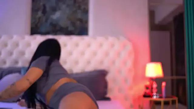 Discover our girls online shows and discover the company of countless livestreamers, with stunning shapes, sex toys and more.