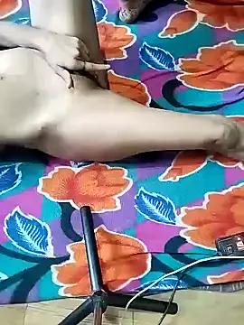 arachnahot from StripChat