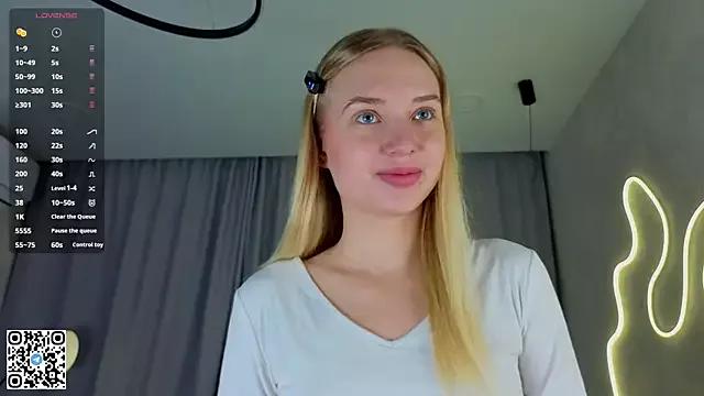 Discover our girls online shows and discover the company of countless livestreamers, with stunning shapes, sex toys and more.
