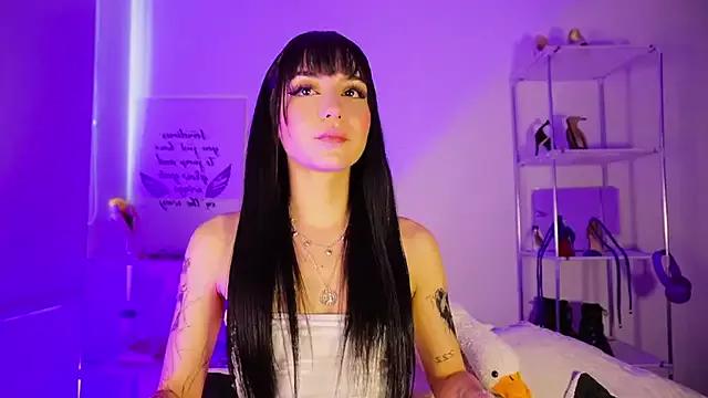 Discover our girls online shows and discover the company of countless livestreamers, with stunning shapes, sex toys and more.