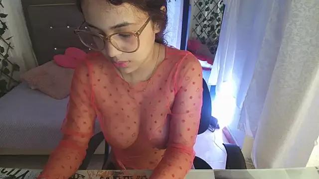 ariadna_brow from StripChat