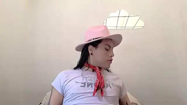 Discover our girls online shows and discover the company of countless livestreamers, with stunning shapes, sex toys and more.