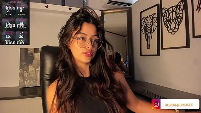 Ariana_Pierce from StripChat