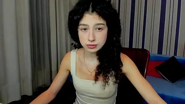 Discover our girls online shows and discover the company of countless livestreamers, with stunning shapes, sex toys and more.