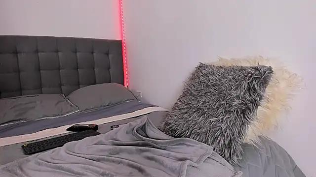 Discover our girls online shows and discover the company of countless livestreamers, with stunning shapes, sex toys and more.