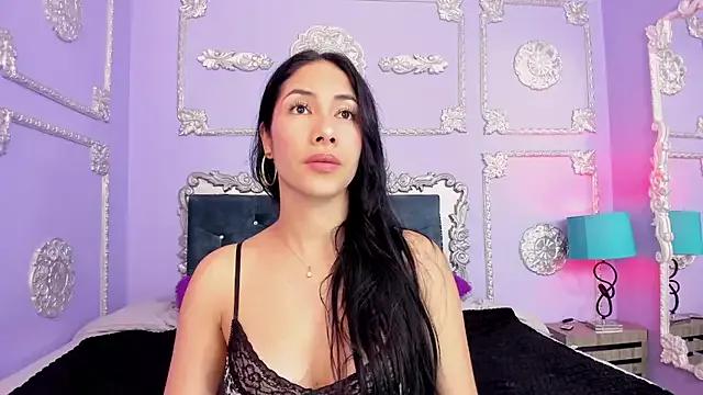 Discover our girls online shows and discover the company of countless livestreamers, with stunning shapes, sex toys and more.