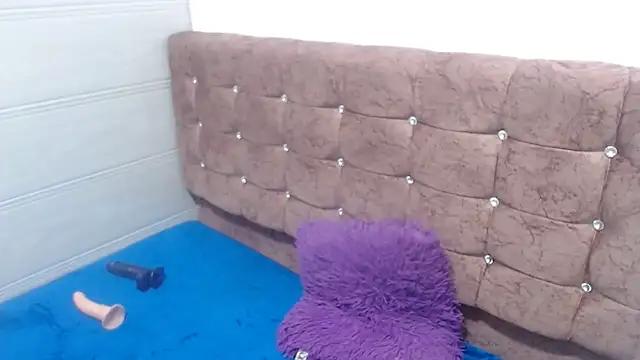 Discover our girls online shows and discover the company of countless livestreamers, with stunning shapes, sex toys and more.