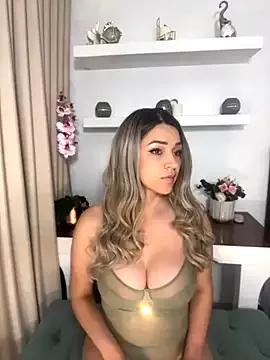 ariazschernitz1 from StripChat