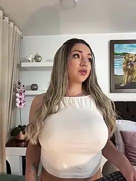 Discover our girls online shows and discover the company of countless livestreamers, with stunning shapes, sex toys and more.