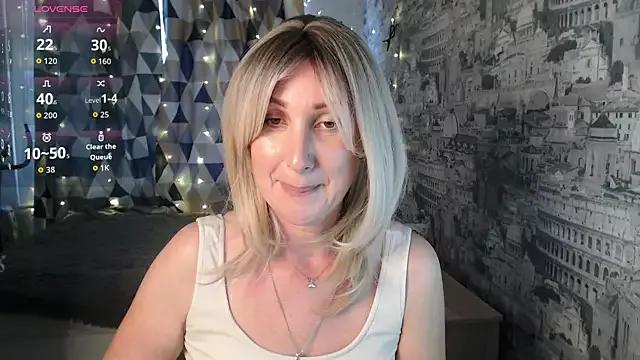 Discover our girls online shows and discover the company of countless livestreamers, with stunning shapes, sex toys and more.