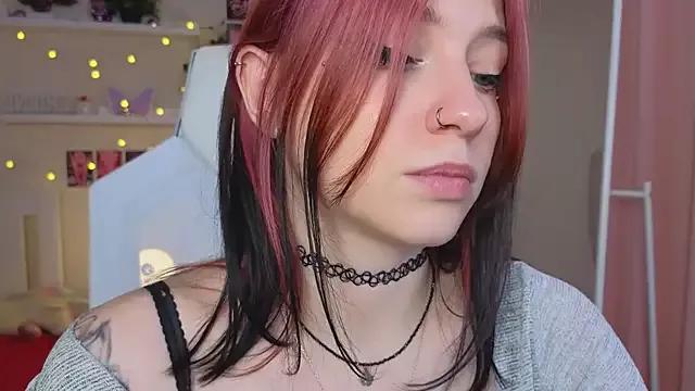 Discover our girls online shows and discover the company of countless livestreamers, with stunning shapes, sex toys and more.