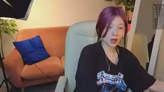 Discover our girls online shows and discover the company of countless livestreamers, with stunning shapes, sex toys and more.