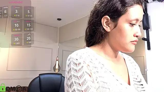 Discover our girls online shows and discover the company of countless livestreamers, with stunning shapes, sex toys and more.