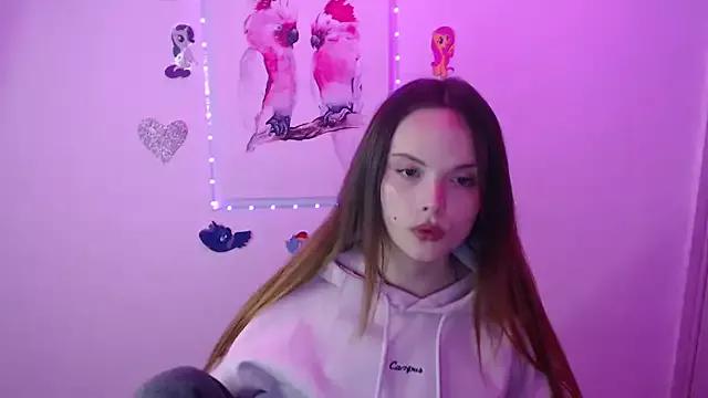 Discover our girls online shows and discover the company of countless livestreamers, with stunning shapes, sex toys and more.