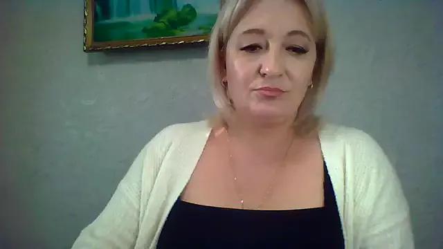 ArielXLoveresss from StripChat is Freechat