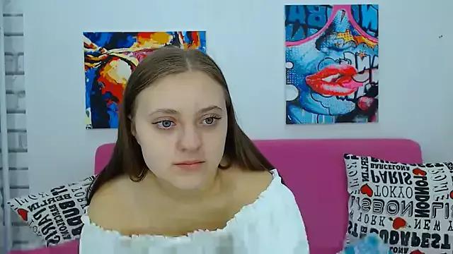 Discover our girls online shows and discover the company of countless livestreamers, with stunning shapes, sex toys and more.