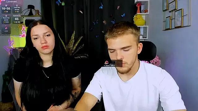 Discover our girls online shows and discover the company of countless livestreamers, with stunning shapes, sex toys and more.