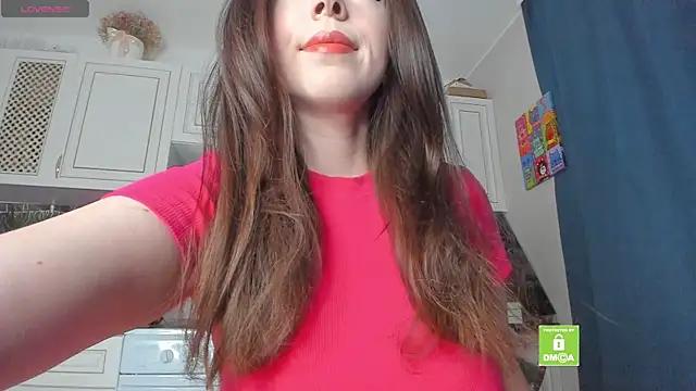 Discover our girls online shows and discover the company of countless livestreamers, with stunning shapes, sex toys and more.