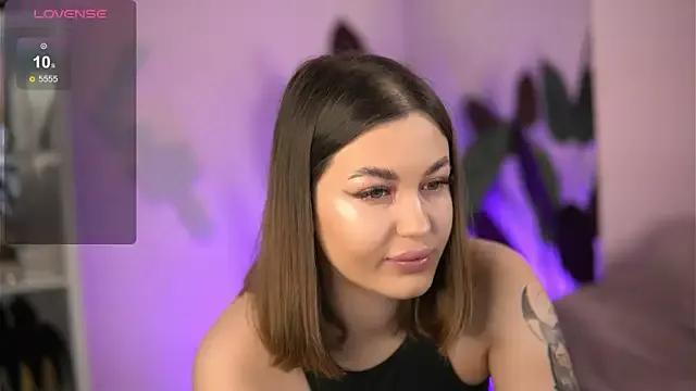 Discover our girls online shows and discover the company of countless livestreamers, with stunning shapes, sex toys and more.