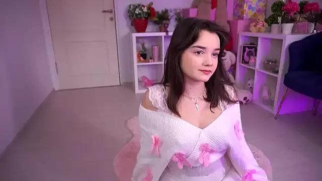 Discover our girls online shows and discover the company of countless livestreamers, with stunning shapes, sex toys and more.