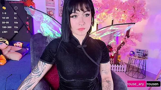 Discover our girls online shows and discover the company of countless livestreamers, with stunning shapes, sex toys and more.
