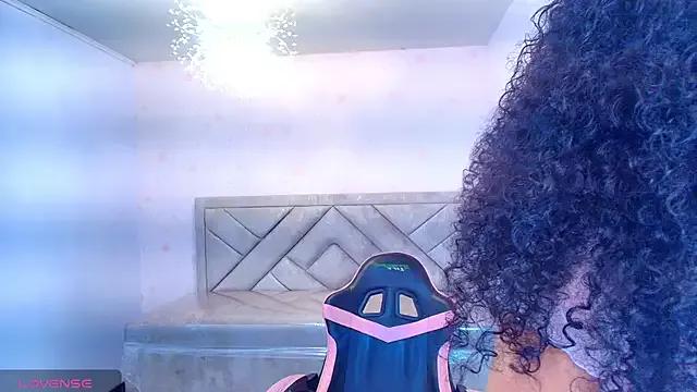 Discover our girls online shows and discover the company of countless livestreamers, with stunning shapes, sex toys and more.