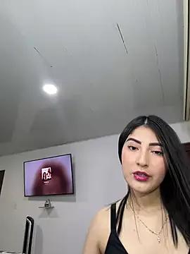 Discover our girls online shows and discover the company of countless livestreamers, with stunning shapes, sex toys and more.
