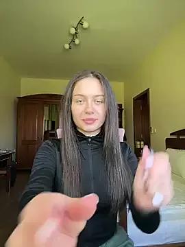 Discover our girls online shows and discover the company of countless livestreamers, with stunning shapes, sex toys and more.