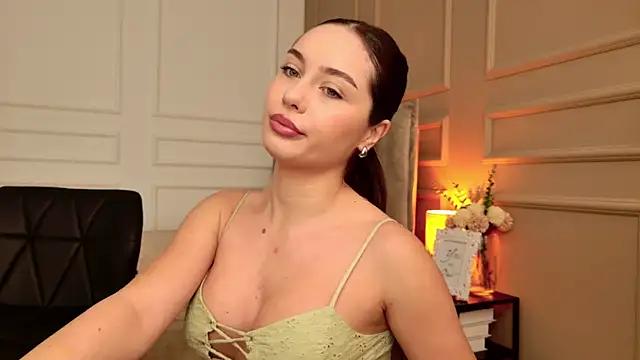 Discover our girls online shows and discover the company of countless livestreamers, with stunning shapes, sex toys and more.