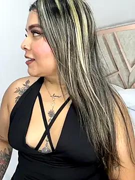 Discover our girls online shows and discover the company of countless livestreamers, with stunning shapes, sex toys and more.