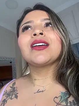 Discover our girls online shows and discover the company of countless livestreamers, with stunning shapes, sex toys and more.