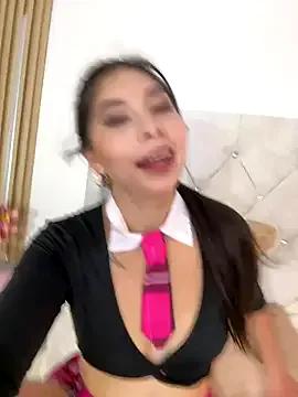 Discover our girls online shows and discover the company of countless livestreamers, with stunning shapes, sex toys and more.