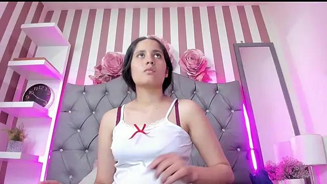 Discover our girls online shows and discover the company of countless livestreamers, with stunning shapes, sex toys and more.