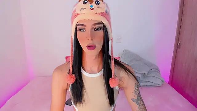 Discover our girls online shows and discover the company of countless livestreamers, with stunning shapes, sex toys and more.