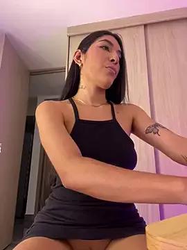 Discover our girls online shows and discover the company of countless livestreamers, with stunning shapes, sex toys and more.