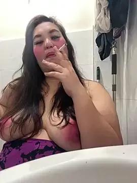 Discover our girls online shows and discover the company of countless livestreamers, with stunning shapes, sex toys and more.